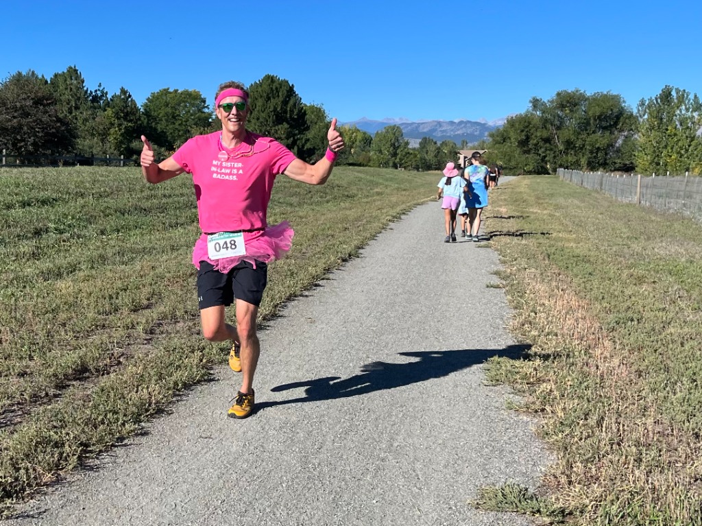 Runner enjoying the scenic 5K trail with Colorado mountain backdrops
